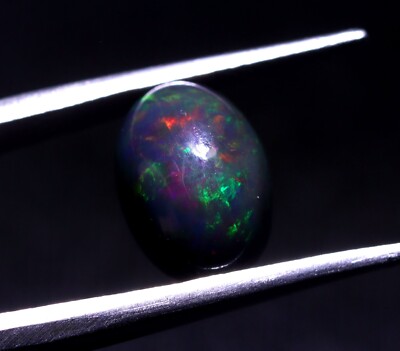 2,85 kt äthiopischer schwarzer Opal oval mehrfarbig Feuer Oktober Geburtsstei...