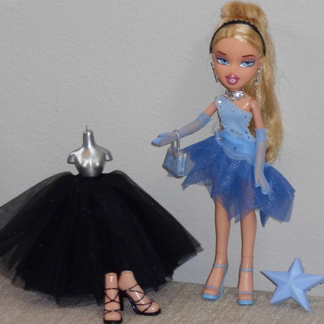 Bratz Doll_Cloe_Formal Funk Prom_Blonde Hair_Blue Eyes_Blue Dress