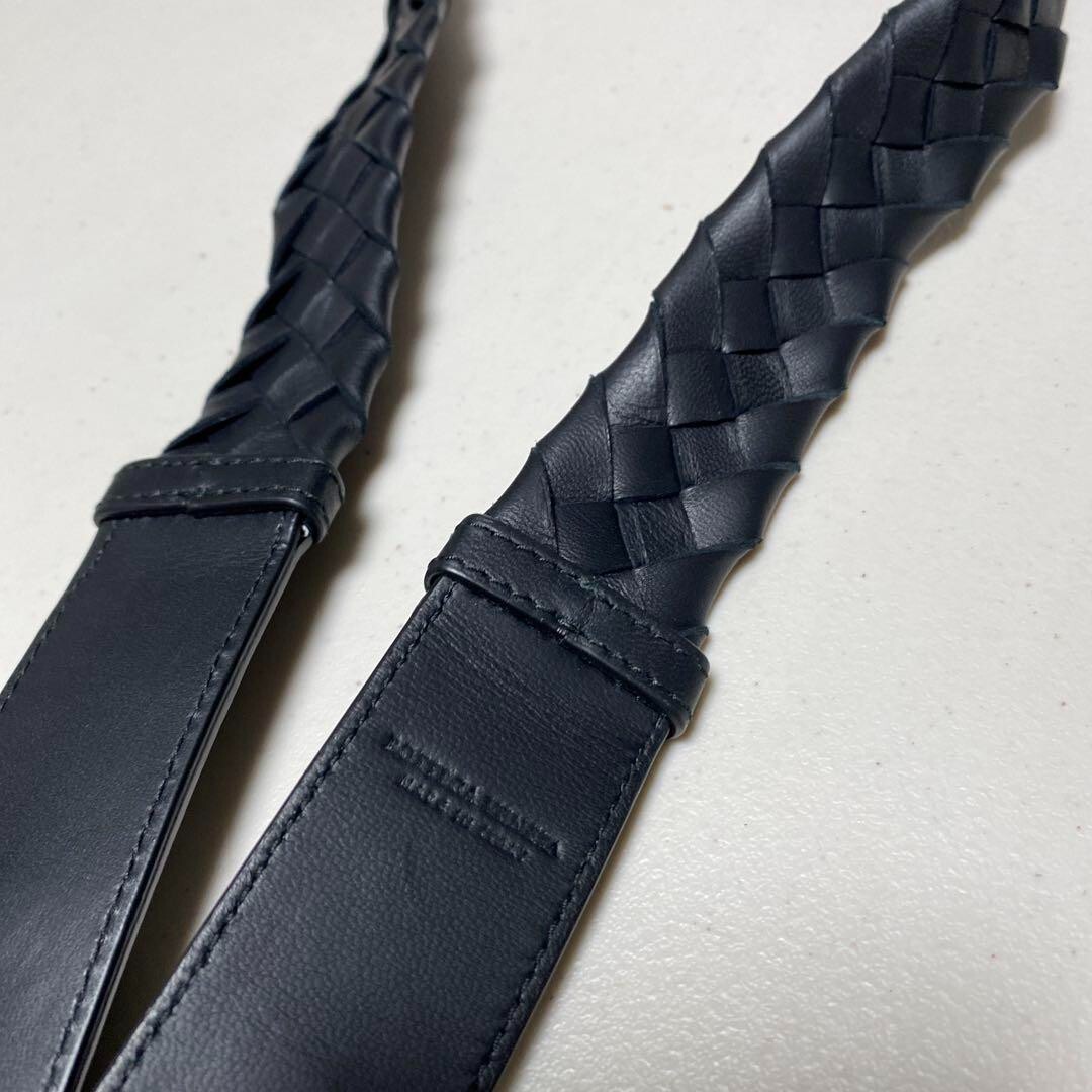 【送料&関税込】Bottega Veneta Leather Shoulder Strap Bottega Veneta Lace-up Leather Shoulder Strap Black From