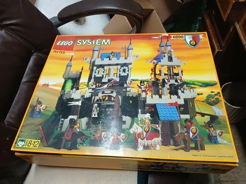 ATTIC FRESH!  LEGO 6090 Castle Royal Knight's Castle With Box , READ!