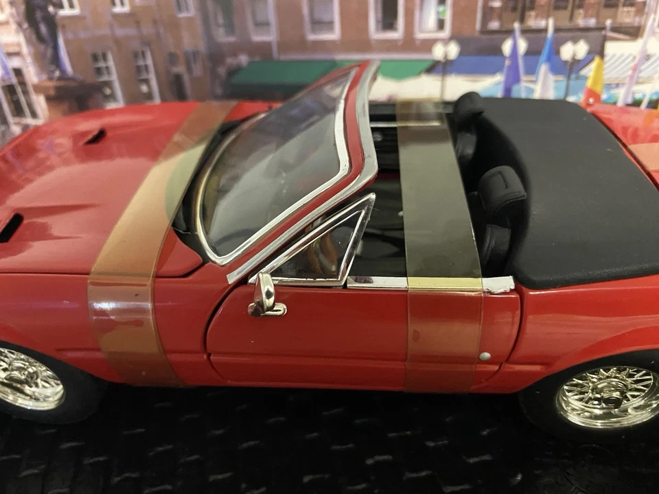 Hot Wheels 1:18 1968 Ferrari 365 GTS4 #25730 Diecast Supercar Rare NEW - Image 4 of 4