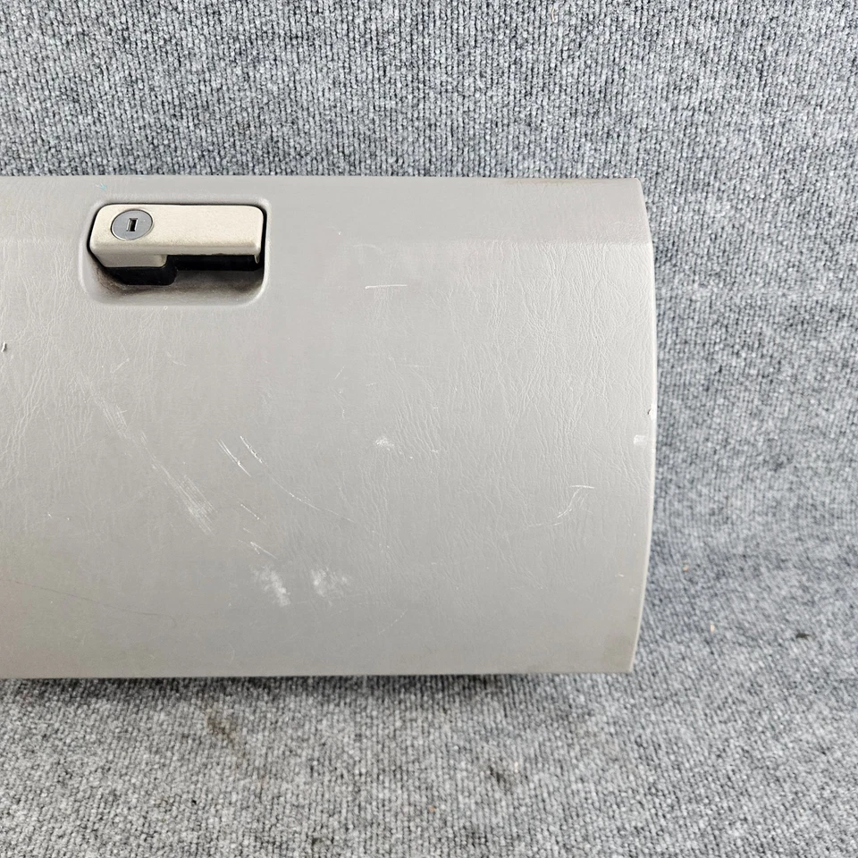 03-09 Toyota 4Runner Salpicadero Delantero Guantera Compartimento Almacenamiento Puerta Gris Foto 3 de 4