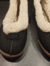 UGG Women  s Black Slip-On Slippers with Cream Shearling Trim Size 10