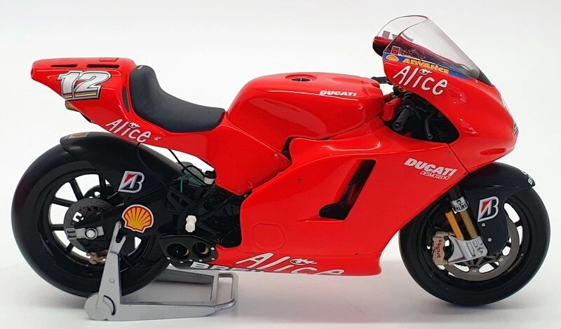 Minichamps 1/12 Scale 122 060012 Ducati Desmosedici Bayliss MotoGP Valencia 2006 - Image 4 of 4