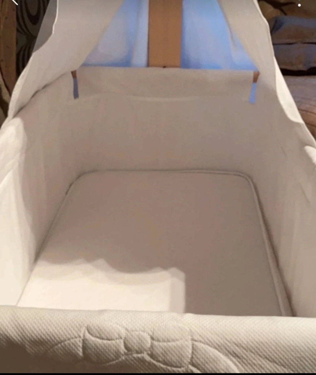 Culla/Lettino Neonato in Legno con Ruote e Velo Cappottina Bianco Naturale foto 4