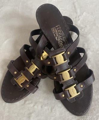 FERRAGAMO AMATRICE Size 9 Gold Logo Slide Heels Sandals Shoes