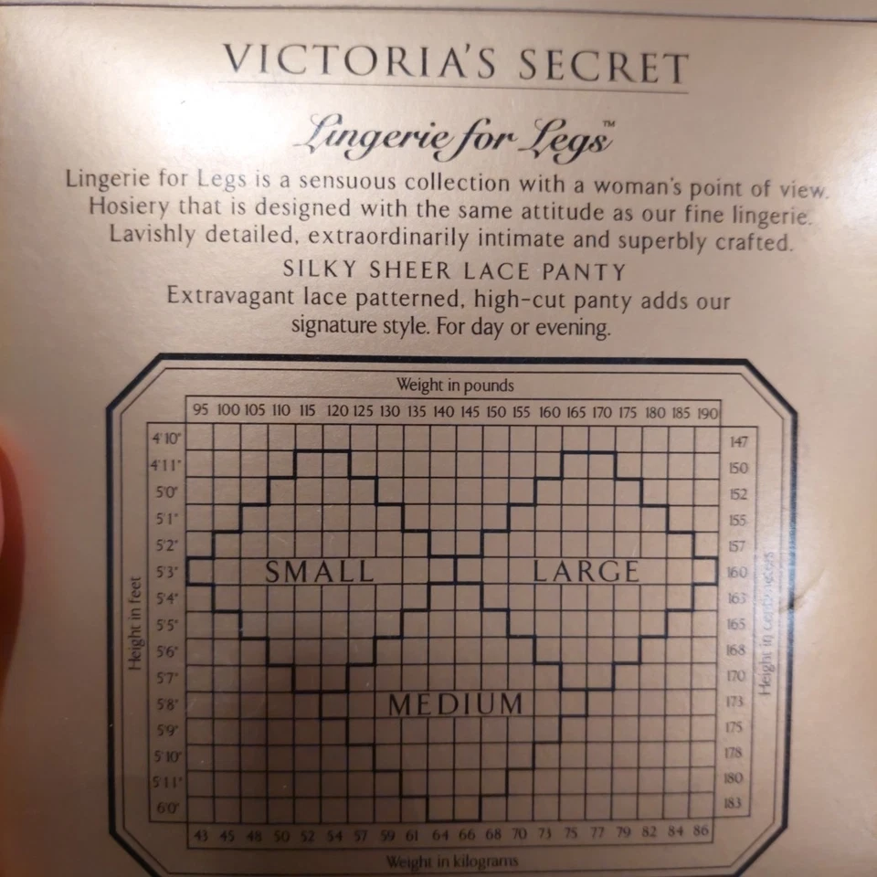 PANTIMEDIAS FEEL ROYAL in Victoria's Secret sedosas de encaje transparente crema S Foto 4 de 4