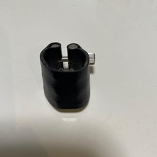 Leather ligature for clarinet