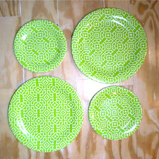4 Pc. Almont Melamine Dish/Plate Set - 7 3/4" & 10 3/4" Green/White Minimal Wear