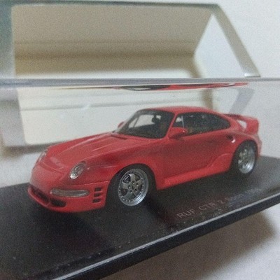 Spark RUF CTR2 1996 Maßstab 1:43 Diecast Modellauto Acrylkoffer gebraucht