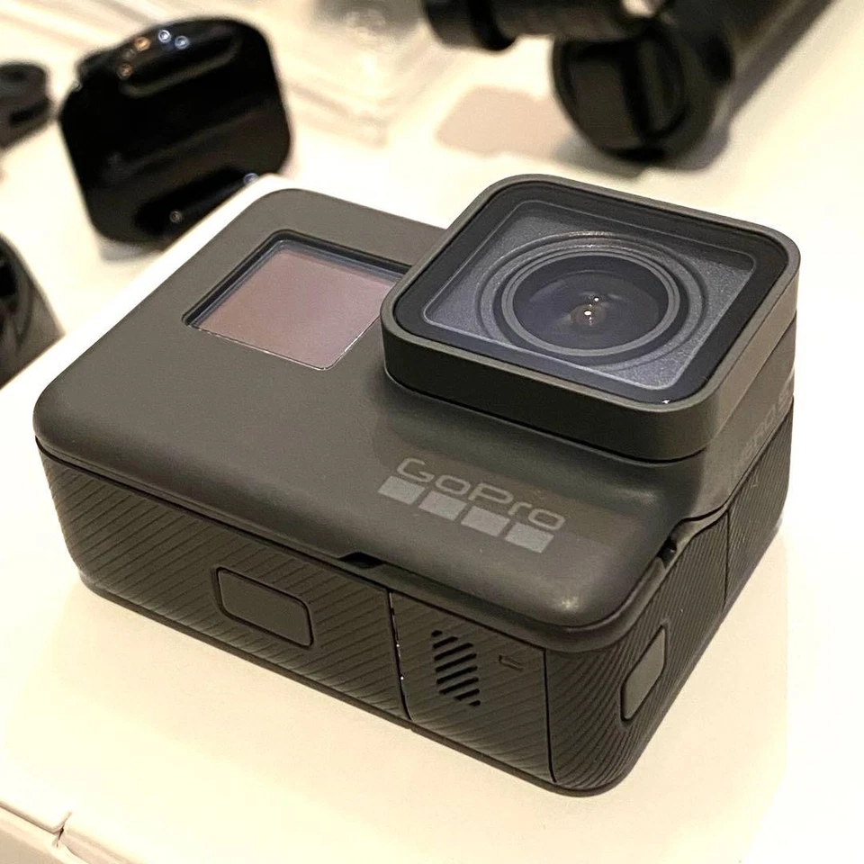 GoPro HERO5 Black Camera with 4 Genuine Accessories and 64GB microSD Card - Image 3 of 4