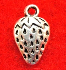 20Pcs. Tibetan Silver STRAWBERRY Charms Pendants Earring Drops Findings GF08