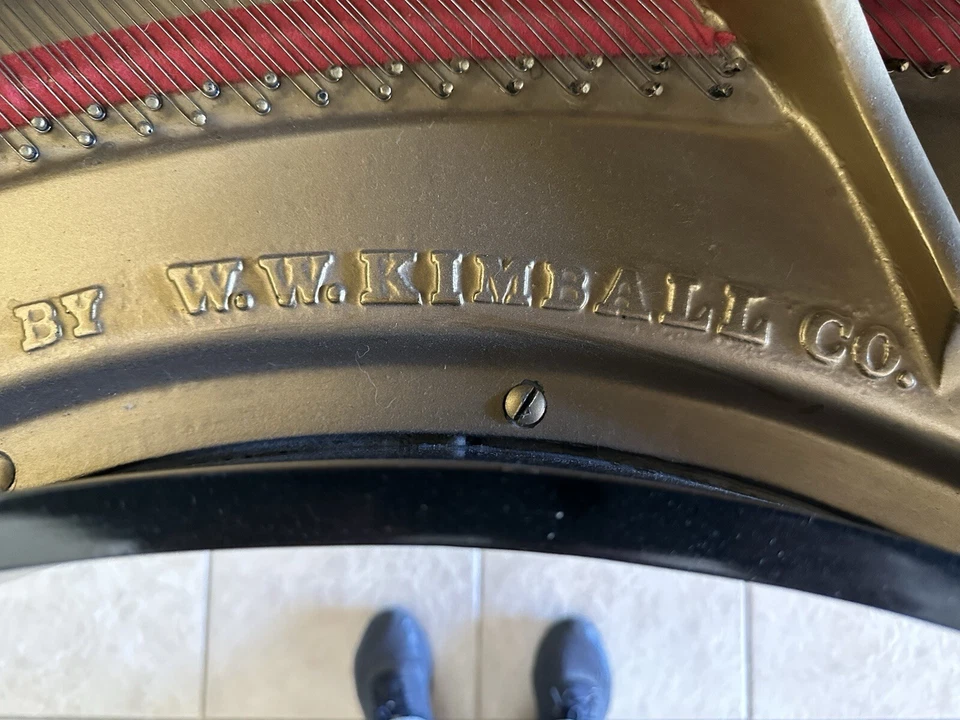 Piano de cola Kimball Baby negro con banco Foto 3 de 4