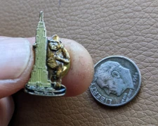 VTG BRASS METAL 1" King Kong Empire State Building NOVELTY PIN VEST TIE LAPEL