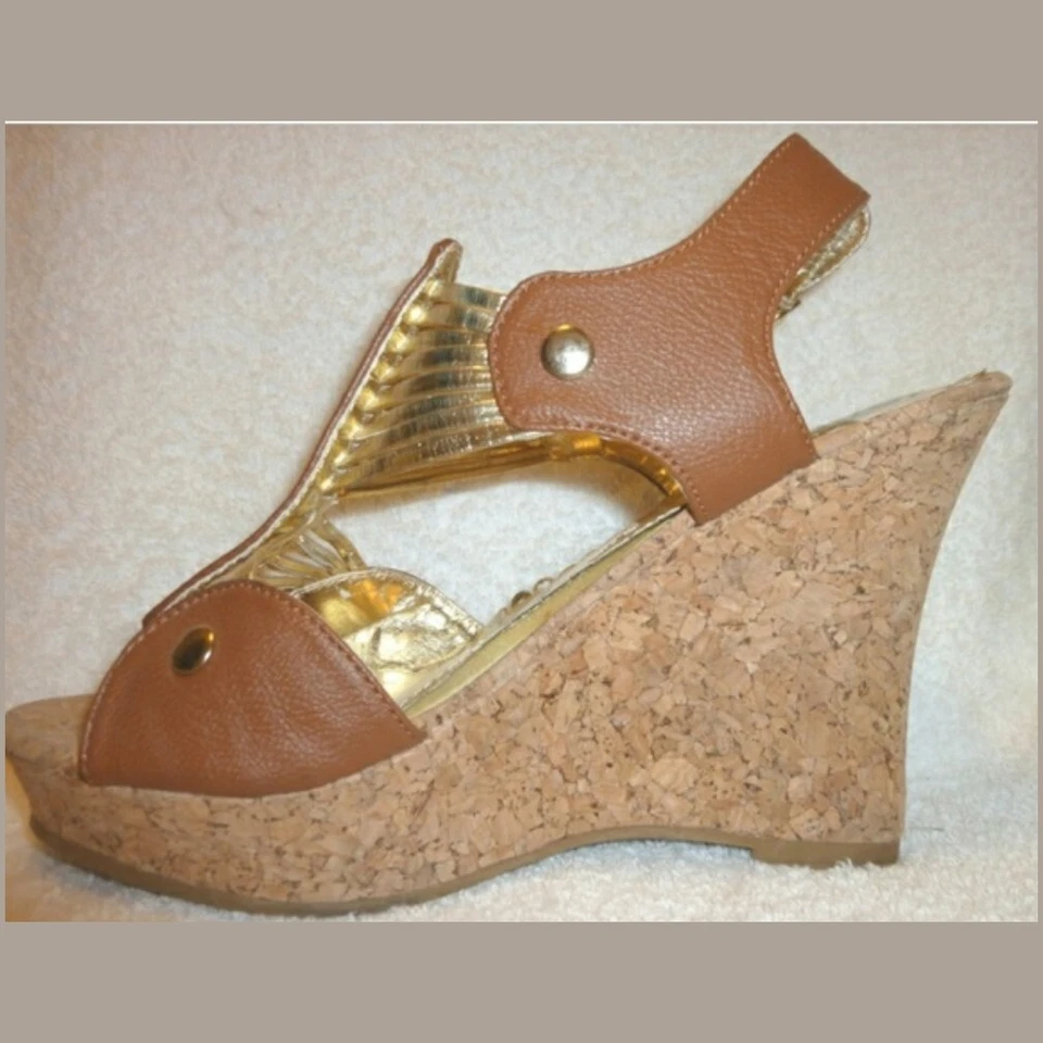 FOREVER NWB 6B, LEATHER, CORK AND GOLD METALLIC PLATFORM WEDGE SANDALS - Image 2 of 3