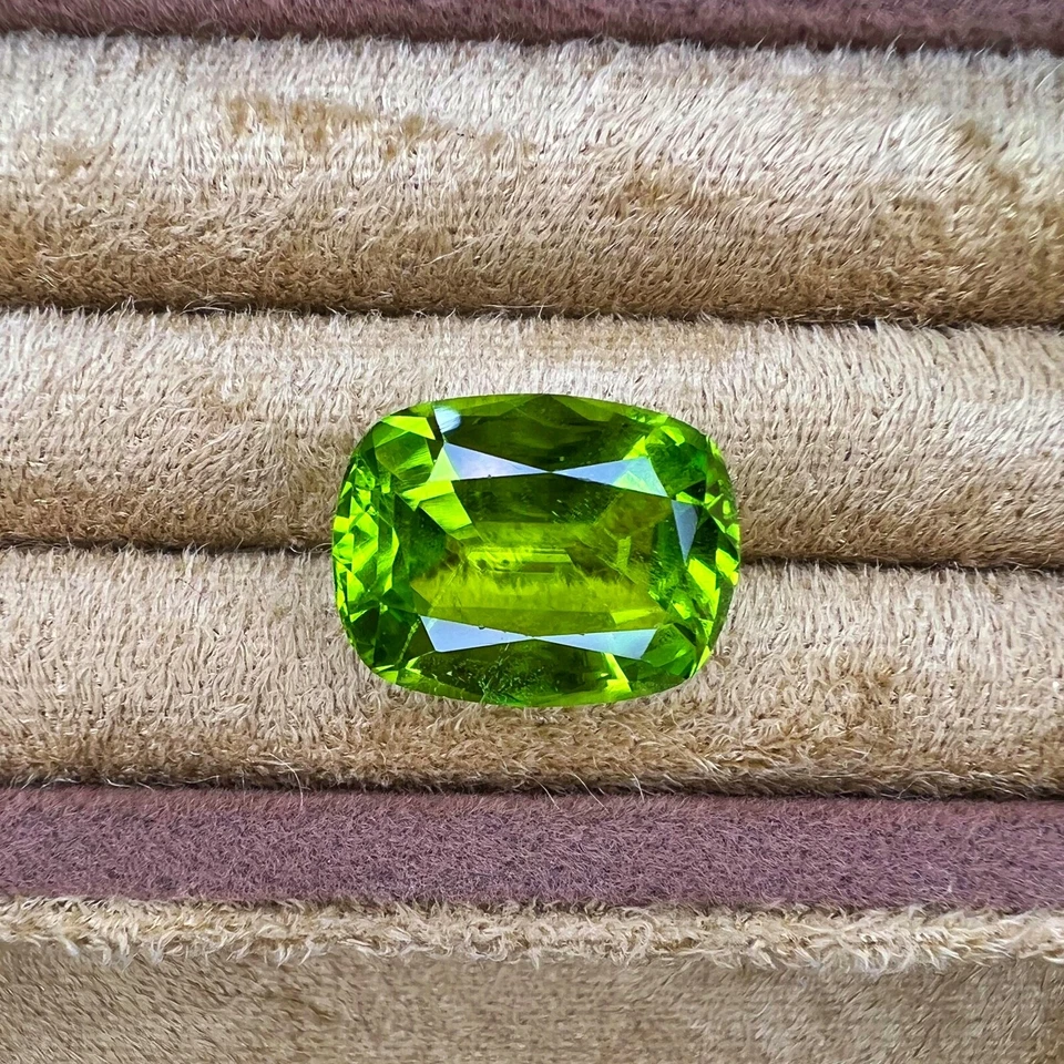 Piedra preciosa cojín peridoto natural 14,6x11,2x7,1 mm, peso - 9,27 quilates limpieza de ojos Foto 3 de 4