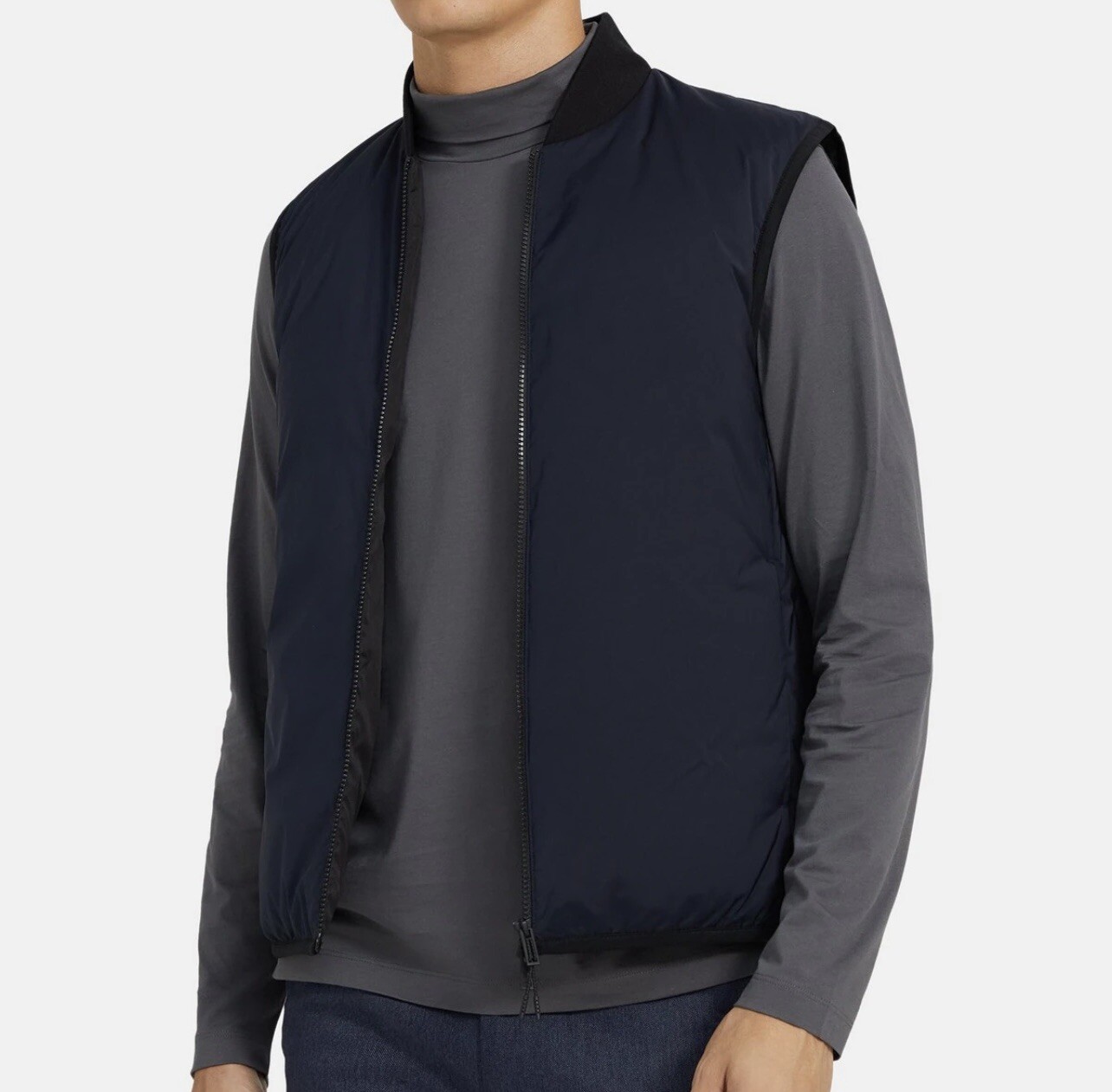Theory Mens Puffer Vest NWT Size Small 