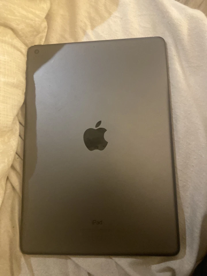 Apple iPad (9th generation) · 64GB · Wi-Fi, photo 2 sur 2
