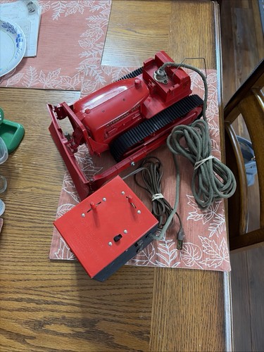 VINTAGE 1950’s INTERNATIONAL HARVESTER DIESEL CRAWLER WITH REMOTE RUNS GREAT!!!!
