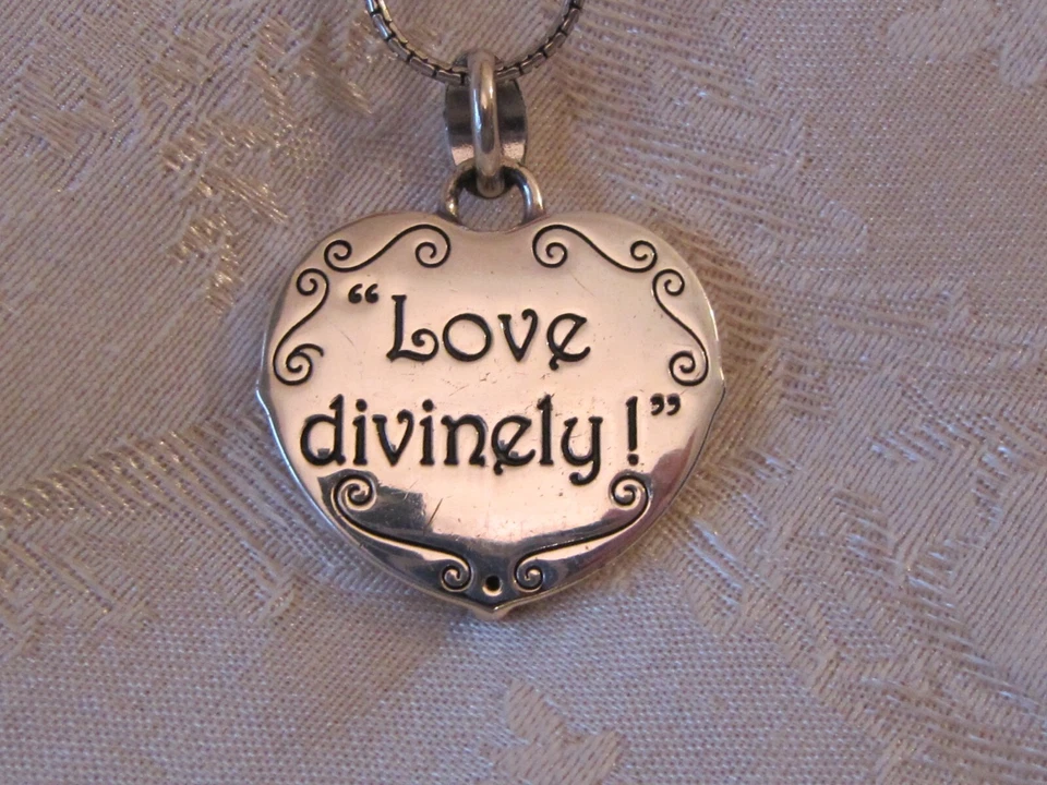 Collar Querubín Esmaltado Brighton DIVINE LOVE 16"-18" con Cristales de Swarovski Foto 2 de 4