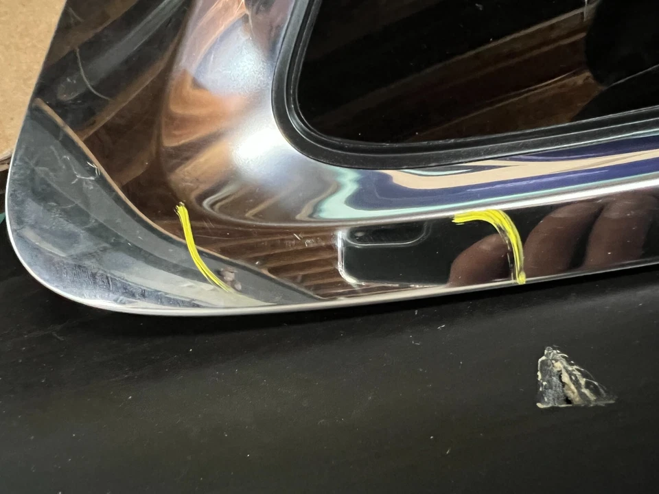 Подлинное боковое окно кузова со стороны пассажира GM Б/У 84402104 84348832  - Изображение 3 из 4