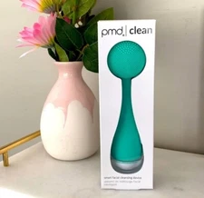 PMD Clean Beauty Facial Cleaning Device in Teal / White. MRP $99