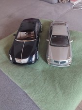 1/18 2 x Cadillac - Ricko verschmutzt mit Lackfehler