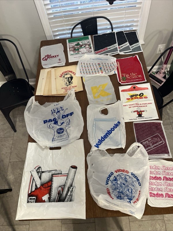 VTG LOT of 21 PLASTIC & PAPER BAGS -KMART-TOYSRUS-CAMELOT-BETHOVENS-BIGO TIRES