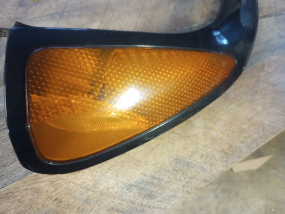 1991 - 93 Dodge Stealth RIGHT Front Corner / Turn Signal Light / Lamp - Image 4 of 4