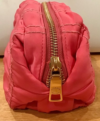 AUTHENTIC COACH HOT PINK SMALL COSMETIC CASE C4224 ZIP TOP PREOWNED - Picture 3 of 12