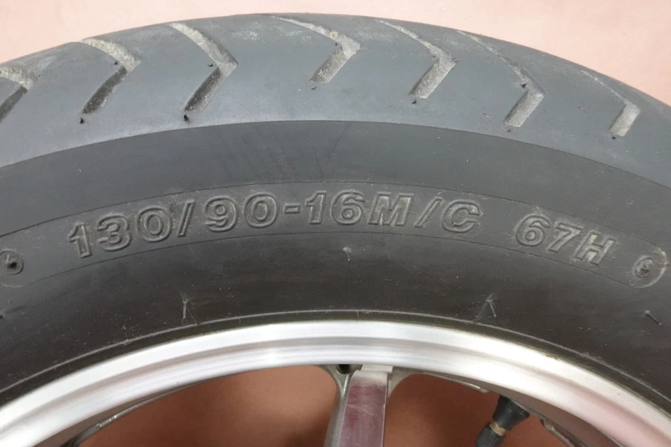 Llanta delantera Yamaha VStar 1300 V Star XVS1300 2007-2015 130/90-16 Foto 2 de 4