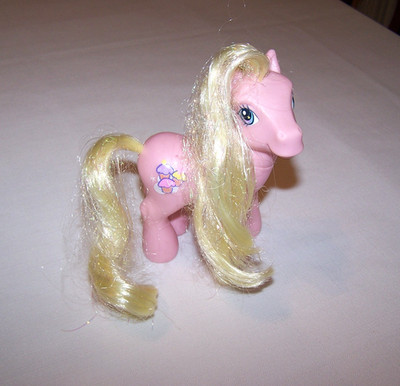 My Little Pony CUPCAKE 2005 Yellow Iridescent Tinsel Hair G3 Hasbro