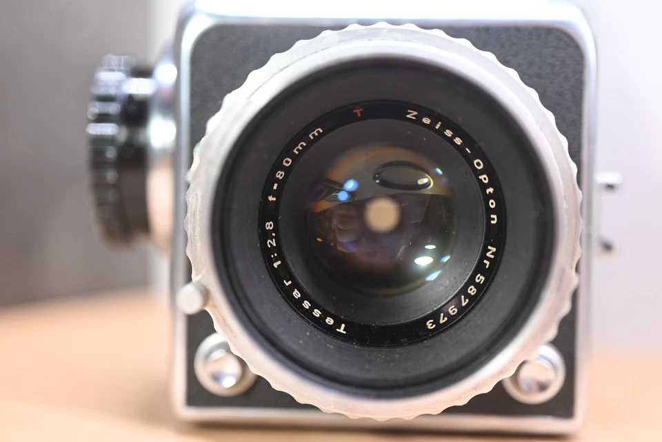 HASSELBLAD 1000F WITH 3 LENSES - Photo 2/4