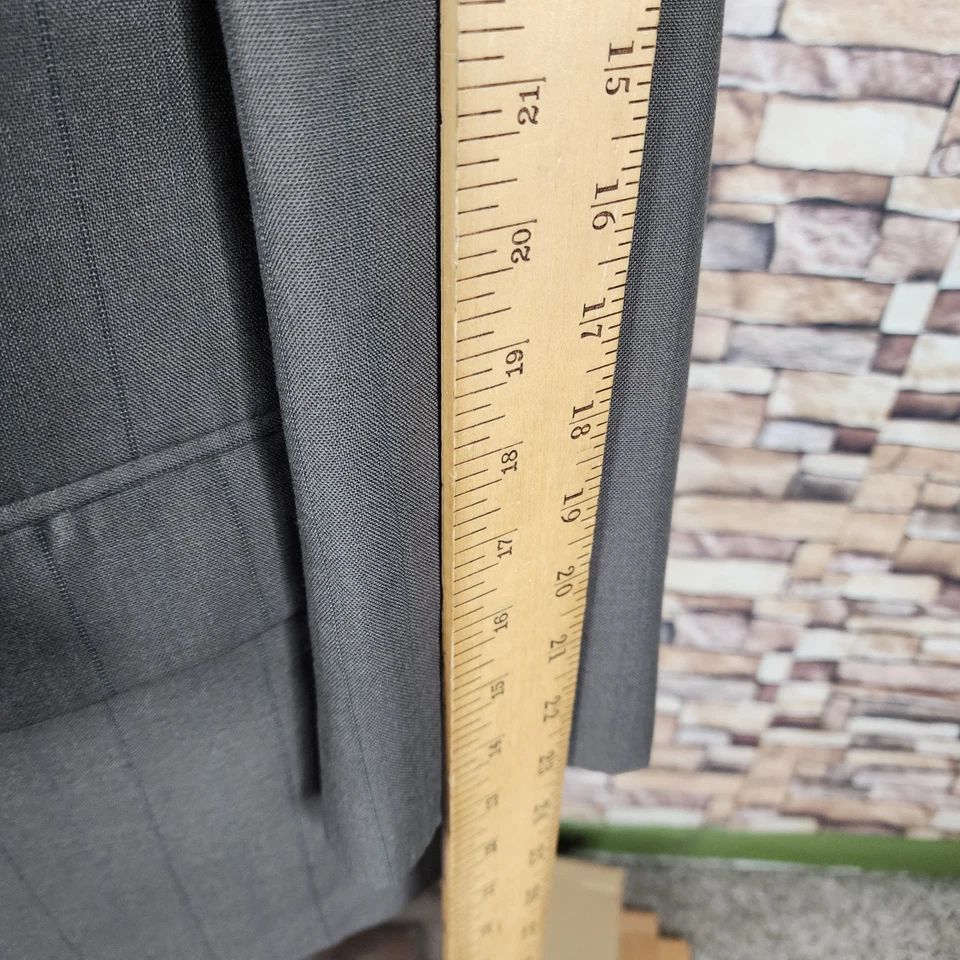 Botany 500 2 Piece Suit Mens 42S 34X28 Gray Stripe Single Vented Vintage - Image 4 of 4