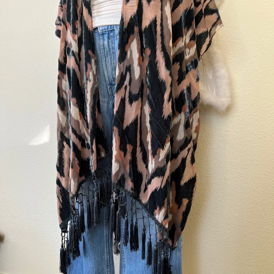 Free People Terciopelo Burnout Ikat Kimono Plumero Flecos Negro Rosa Marrón Boho Retro Foto 2 de 4