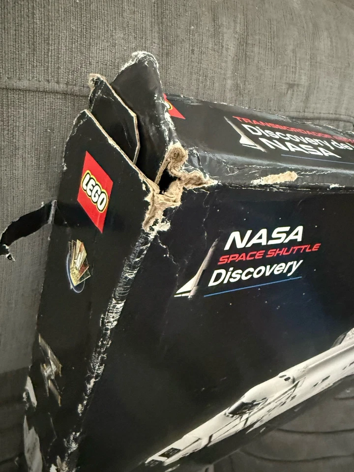LEGO Icons: NASA Space Shuttle Discovery 10283 Brand New Retired Set Damaged Box - Image 2 of 4