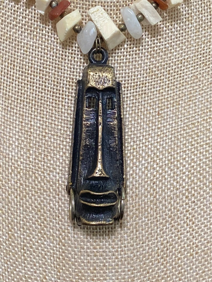 Collar vintage de piedra y hueso con colgante tribal vintage Foto 2 de 4