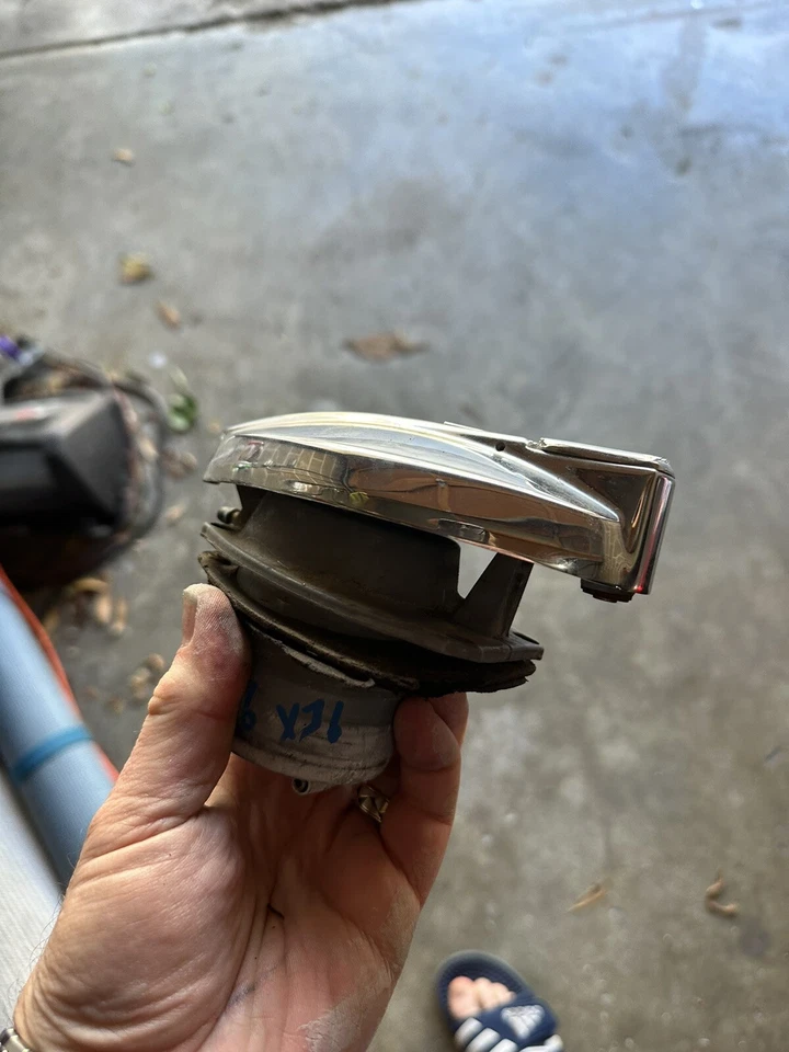 Jaguar Series 3 (1983-1987) gas tank door/assembly - Image 2 of 2