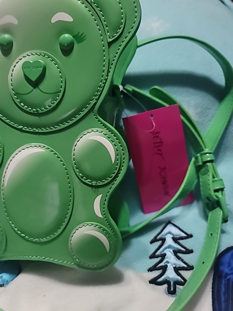 Guys, Gigi Hadid Carried a Mini Bag Shaped Like a Bear, and It's SO Darn  Cute | Judith leiber couture, Judith leiber handbags, Sparkly purse