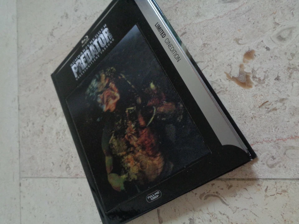 PREDATOR Blu-Ray LENTICULAR Digibook Filmcell OOP Limited Edition Schwarzenegger - Image 2 of 4