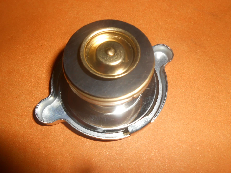 Daimler DART SP250 (1960-66) 7 фунтов (примерно 3.18 кг) заливная крышка радиатора - Изображение 2 из 4