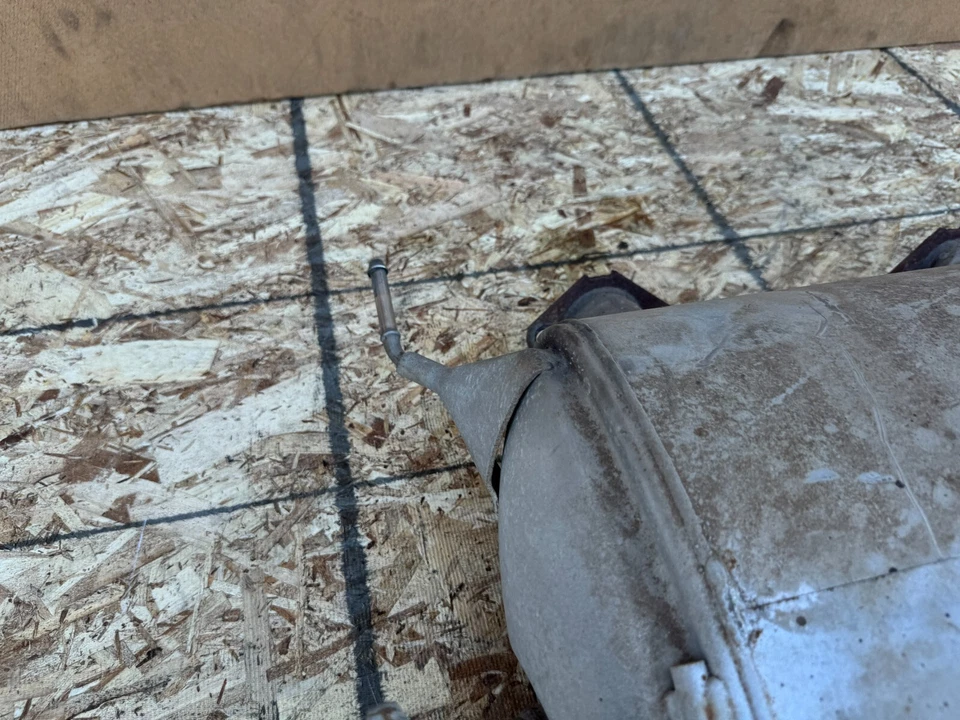 NISSAN 370Z 2009-2021 OEM REAR MUFFLER EXHAUST WITH TIPS ASSEMBLY 3.7L V6 - Image 4 of 4