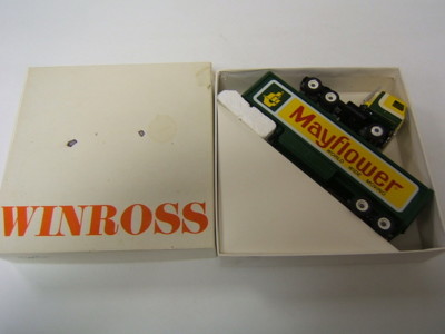 Winross Mayflower ''Warners'' Moving Van Mack Cab w/ tool box MIB