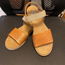 BOBS by Skechers Women's Two-Strap Memory Foam Desert Kiss Sandals Size 8.5