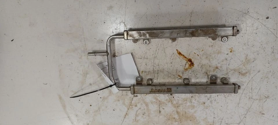 Barra de montaje de inyector de inyección de riel de combustible Ford Taurus 2013 2014 2015 2016 Foto 2 de 4