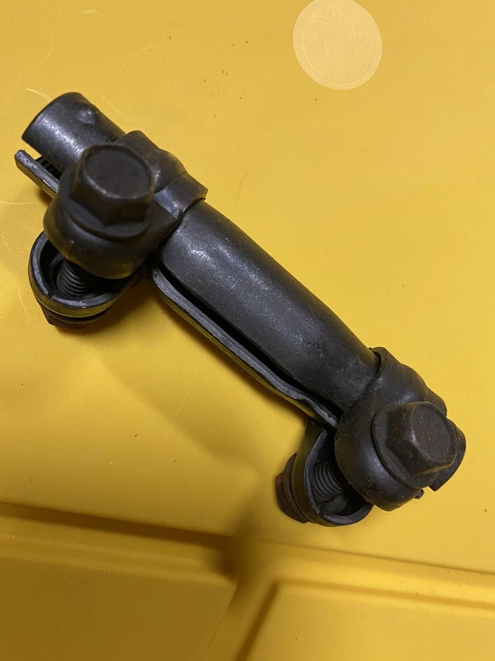 Manguito de ajuste de extremo de barra de amarre de dirección trasero ACDelco 45A6013 Foto 4 de 4