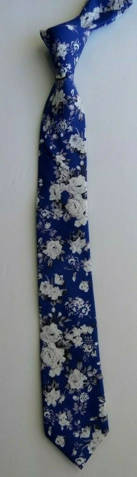 Corbata ajustada de algodón floral azul blanco Foto 4 de 4