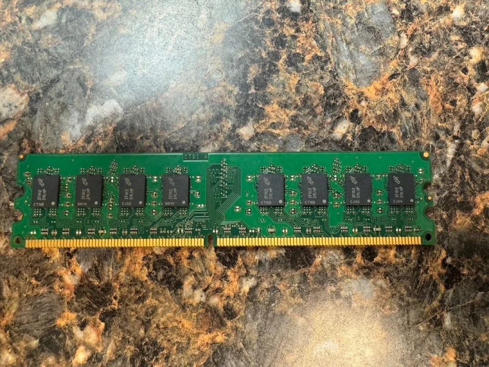 CT25664AA667.16FHZ Crucial 2GB DDR2-667MHz PC2-5300 CL5 240-Pin DIMM RAM - Image 2 of 2