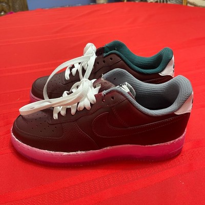 Baskets Nike Air Force rouge rose personnalisées peintes