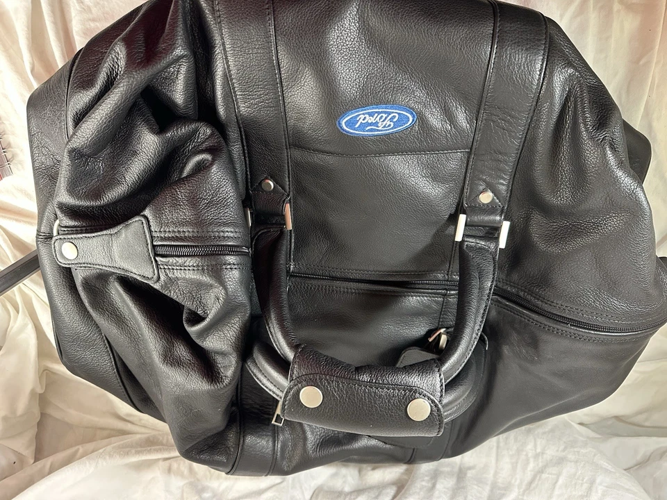 Bolsa de viaje Ford negra como cuero nunca usada excelente estado grande Foto 2 de 4